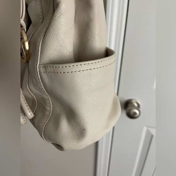 Michael Kors vintage ivory soft leather shoulderbag with drawstring, gently used - Picture 2 of 8